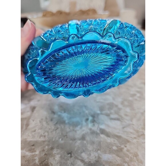 Fenton Daisy and Button Colonial Blue Glass Split Handle Small Basket 5 1/2" - Picture 4 of 5